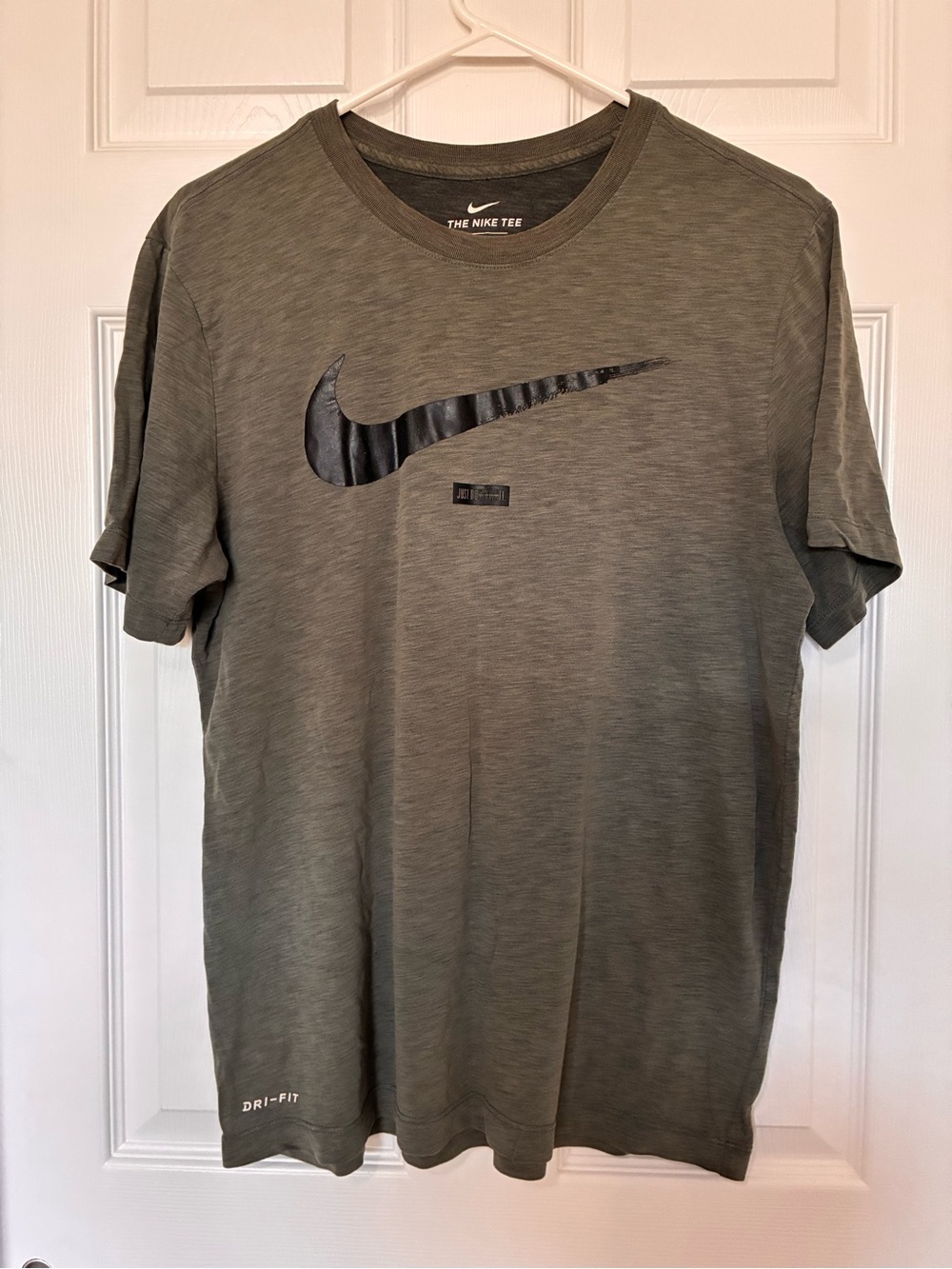 The Nike Tee Short Sleeve Tee Shirt Dri-Fit Olive Green Black Swoosh Men’s Sz M